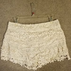 Lace detail cream shorts